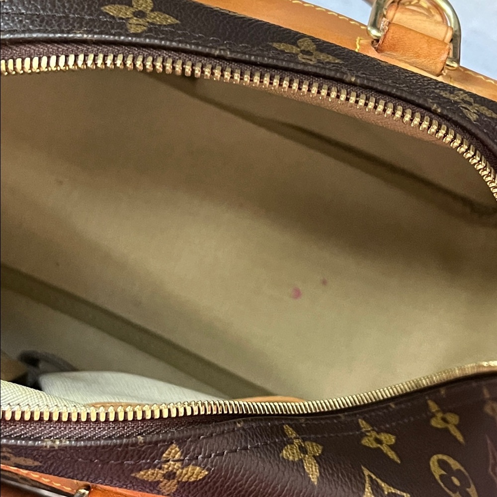 Open to offers! Louis Vuitton Brown Tan Bowling Travel Bag with Iconic Monogram - Picture 7 of 10